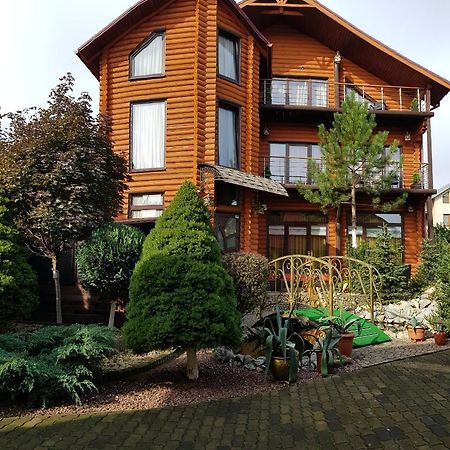 Luxury Apartments With Pool And Sauna In The Villa Chernivtsi Luaran gambar