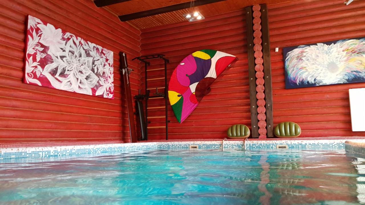 Luxury Apartments With Pool And Sauna In The Villa Chernivtsi Luaran gambar