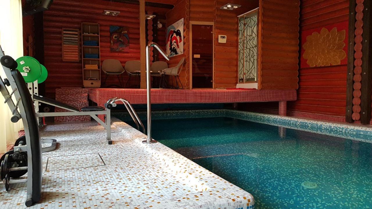 Luxury Apartments With Pool And Sauna In The Villa Chernivtsi Luaran gambar