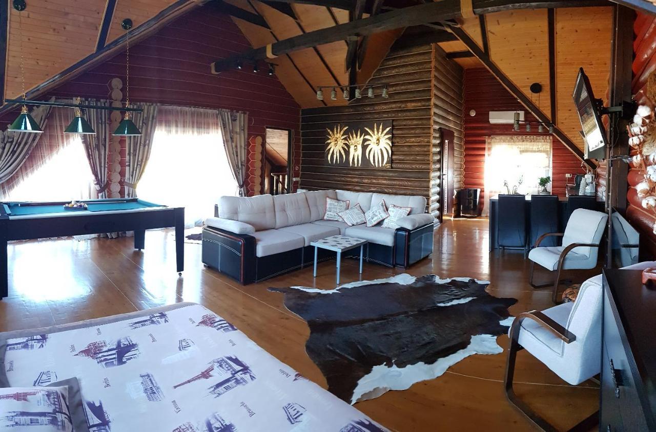 Luxury Apartments With Pool And Sauna In The Villa Chernivtsi Luaran gambar